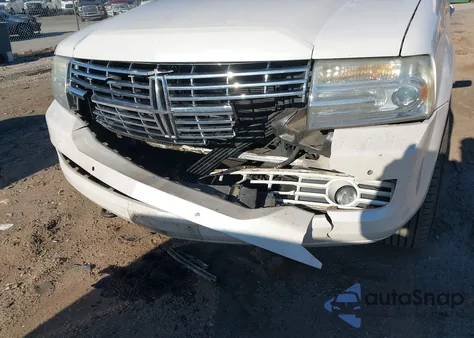 2010 Lincoln Navigator z USA, uszkodzony, nr VIN 5LMJJ2H58AEJ01071